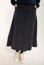 Lade das Bild in den Galerie-Viewer, Cord Stretch Skirt &quot;Danebrava&quot;
